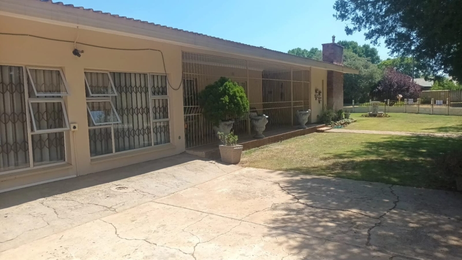 4 Bedroom Property for Sale in Hennenman Free State